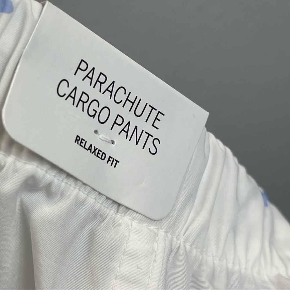 Victoria’s Secret Pink Optic White Floral Cargo Pants - Picture 4 of 13